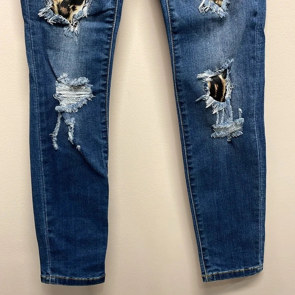 Judy Blue Leopard Patch Mid Rise Skinny Denim Jeans 5/27 - Picture 3 of 16